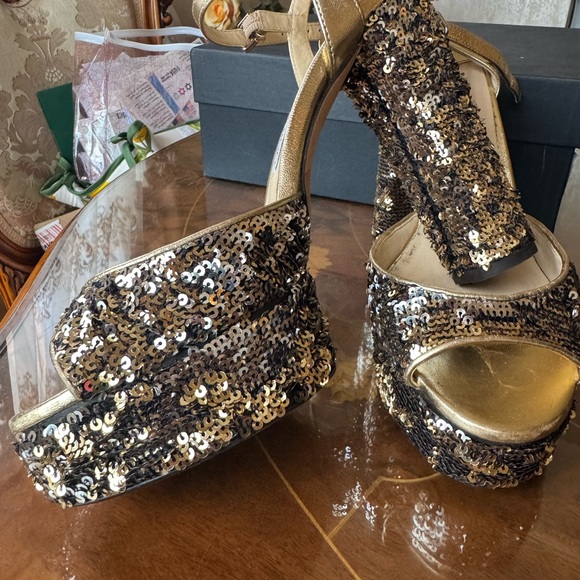 Jimmy Choo Shoes - Jimmy Choo Gold Glitter sequin Heels 
Platform Pumps Sz 39.5